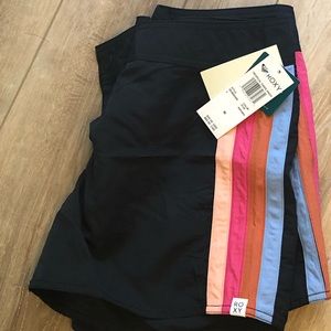 Roxy - Anthracite and black tropical shorts